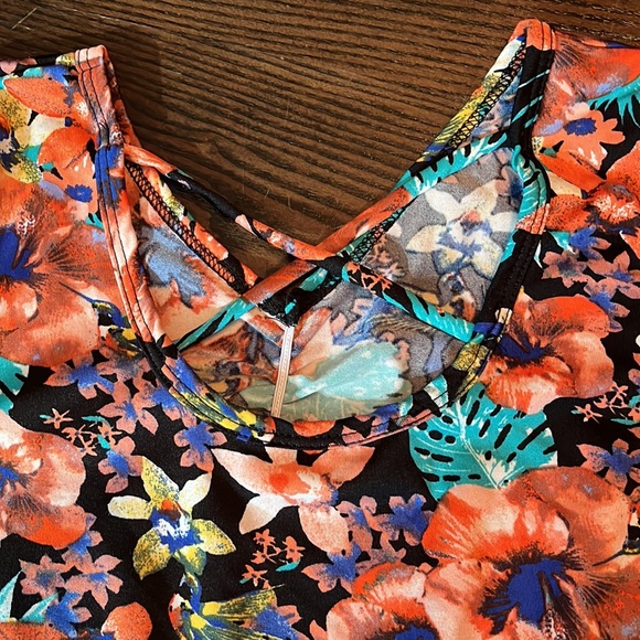 DotDotSmile Hawaiian beauty, in Sz 8/10! In like new condition! - Picture 2 of 3